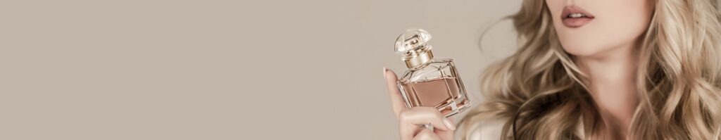 womanwithbottleofperfume-womanpresentsperfumesfragrance-perfume