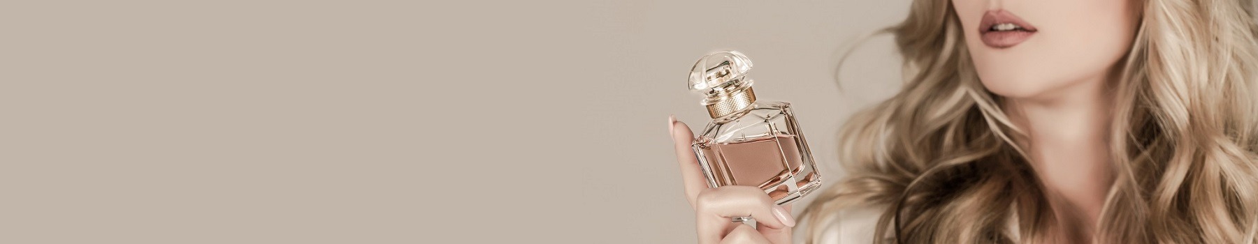womanwithbottleofperfume-womanpresentsperfumesfragrance-perfume